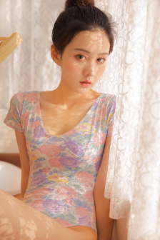 情趣衣服穿无遮挡图片